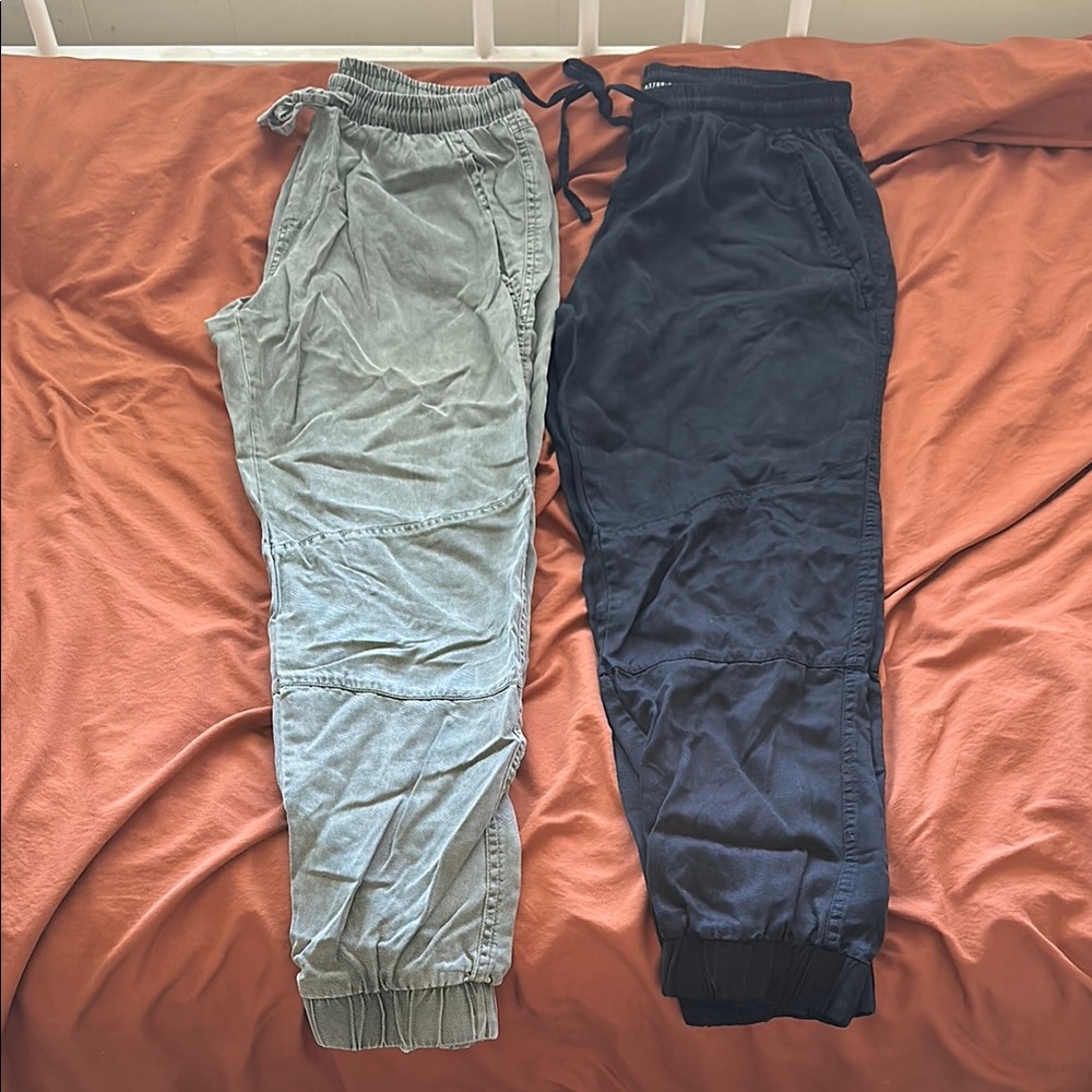 Cotton On 2x Pairs of Jogger Pants in Black and Green